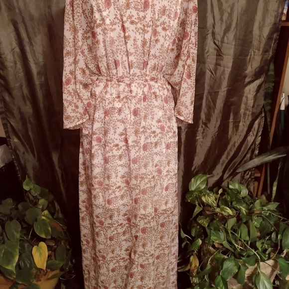 SOLD 🚨 Must Bundle Sale 5.00! BOHEMIAN Floral Style Dress - Picture 8 of 9